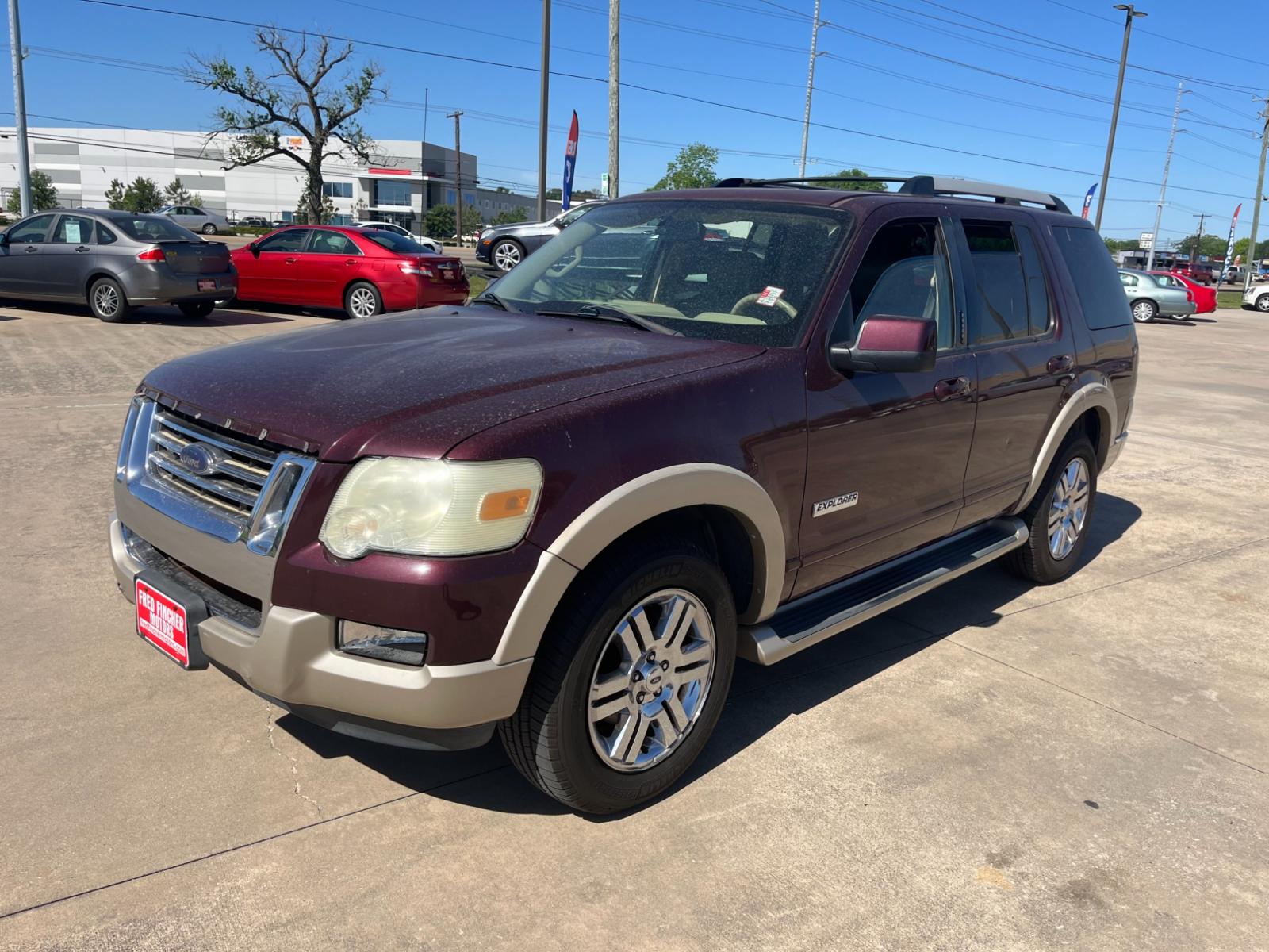2006 maroom /TAN Ford Explorer Eddie Bauer 4.6L 4WD (1FMEU74816U) with an 4.6L V8 SOHC 16V engine, 6-Speed Automatic Overdrive transmission, located at 14700 Tomball Parkway 249, Houston, TX, 77086, (281) 444-2200, 29.928619, -95.504074 - Photo #2